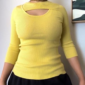 Really cute Carmen Marc Valvo Top